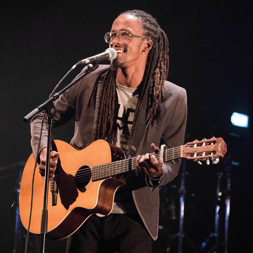 E.sy Kennenga artist photo