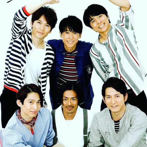 V6 artist photo